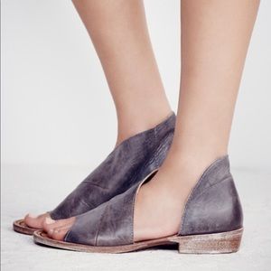 Open toe, split side leather sandals